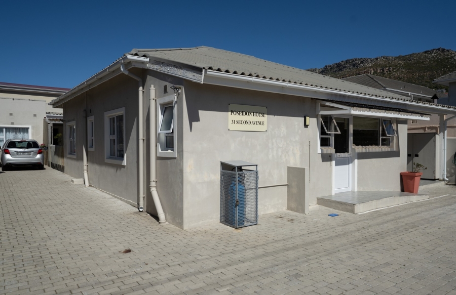 1 Bedroom Property for Sale in Fish Hoek Western Cape
